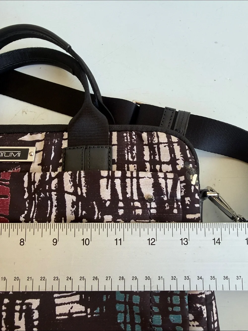 TUMI MESSENGER LAPTOP BAG PRINTED NYLON MULTICOLOR HOLDS A 15” LAPTOP OR TABLET